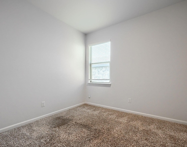 2030 Belmont Drive - Photo Thumbnail 16