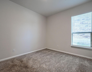 2030 Belmont Drive - Photo Thumbnail 15