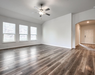 2030 Belmont Drive - Photo Thumbnail 2
