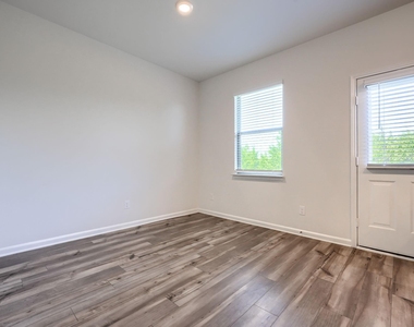 2030 Belmont Drive - Photo Thumbnail 11