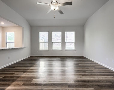 2030 Belmont Drive - Photo Thumbnail 5