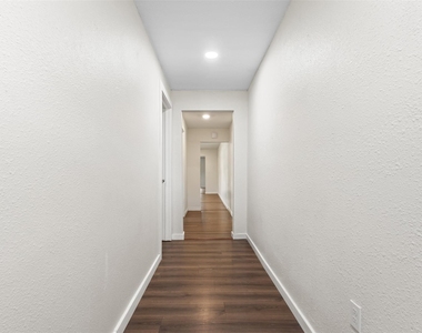 431 W Texas Street - Photo Thumbnail 5