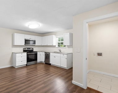 431 W Texas Street - Photo Thumbnail 16