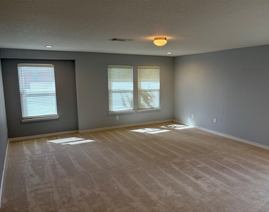 7961 Meadow Spring Lane - Photo Thumbnail 12
