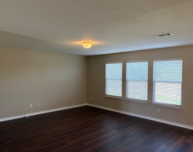 7961 Meadow Spring Lane - Photo Thumbnail 4