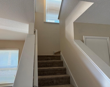 7961 Meadow Spring Lane - Photo Thumbnail 11