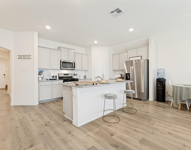 756 Daybreak Lane - Photo Thumbnail 3