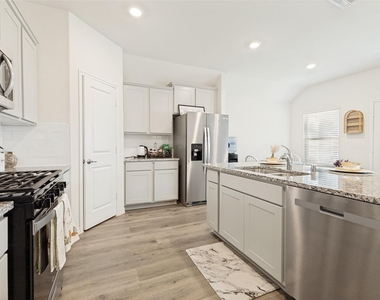 756 Daybreak Lane - Photo Thumbnail 9