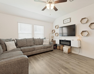 756 Daybreak Lane - Photo Thumbnail 4