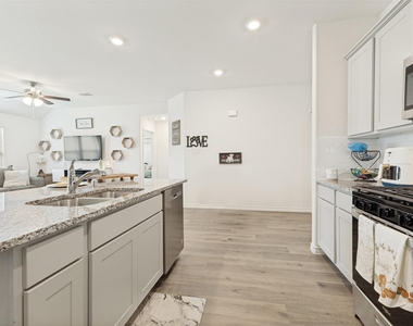 756 Daybreak Lane - Photo Thumbnail 7