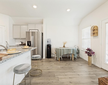 756 Daybreak Lane - Photo Thumbnail 10