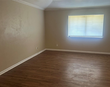 2809 Teakwood Lane - Photo Thumbnail 15