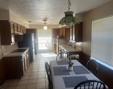 2809 Teakwood Lane - Photo Thumbnail 6
