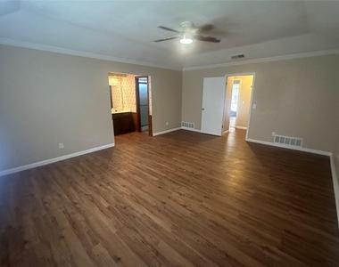 2809 Teakwood Lane - Photo Thumbnail 16