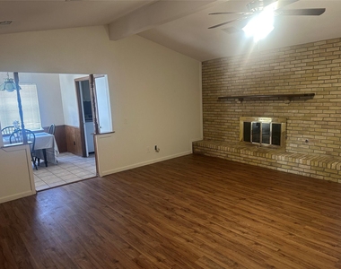 2809 Teakwood Lane - Photo Thumbnail 3