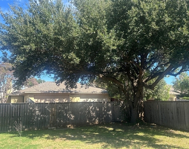 2809 Teakwood Lane - Photo Thumbnail 19