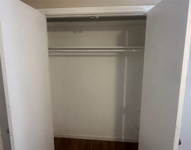2809 Teakwood Lane - Photo Thumbnail 11