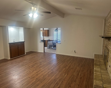 2809 Teakwood Lane - Photo Thumbnail 4