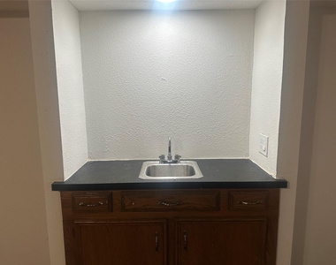 2809 Teakwood Lane - Photo Thumbnail 5