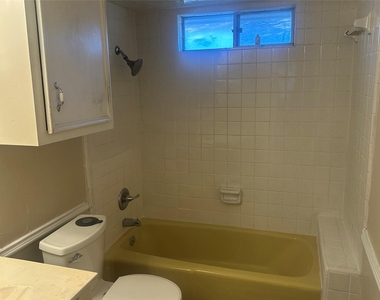 2809 Teakwood Lane - Photo Thumbnail 9