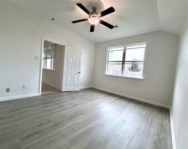 2317 Mulberry Drive - Photo Thumbnail 7