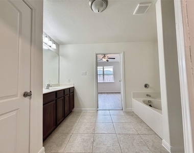 2317 Mulberry Drive - Photo Thumbnail 10