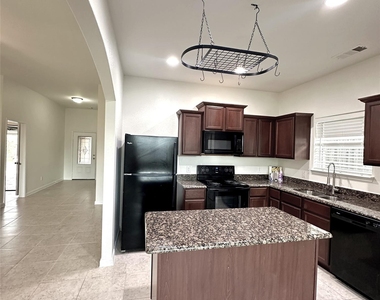 2317 Mulberry Drive - Photo Thumbnail 4