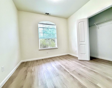 2317 Mulberry Drive - Photo Thumbnail 8