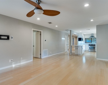 10665 Lake Haven Drive - Photo Thumbnail 2