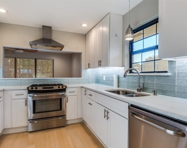 10665 Lake Haven Drive - Photo Thumbnail 3