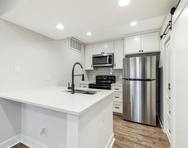 449 Harris Street - Photo Thumbnail 8