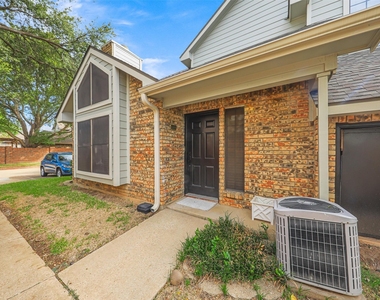 449 Harris Street - Photo Thumbnail 1