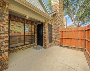449 Harris Street - Photo Thumbnail 26
