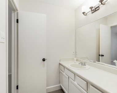 449 Harris Street - Photo Thumbnail 24