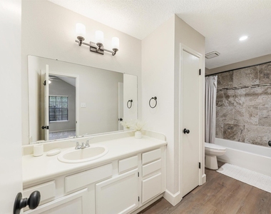 449 Harris Street - Photo Thumbnail 22