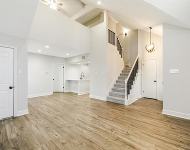 449 Harris Street - Photo Thumbnail 6