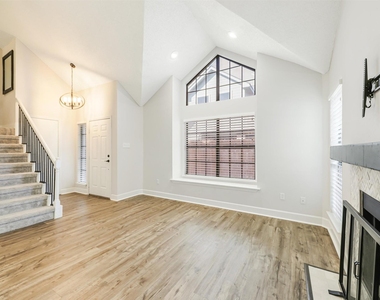 449 Harris Street - Photo Thumbnail 5