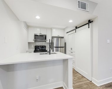 449 Harris Street - Photo Thumbnail 9
