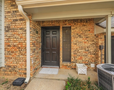 449 Harris Street - Photo Thumbnail 2