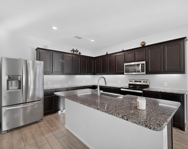 1613 Abbottsford Avenue - Photo Thumbnail 7