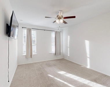 1613 Abbottsford Avenue - Photo Thumbnail 10