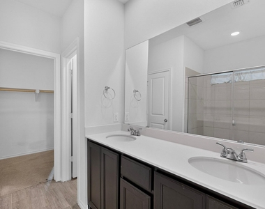 1613 Abbottsford Avenue - Photo Thumbnail 12