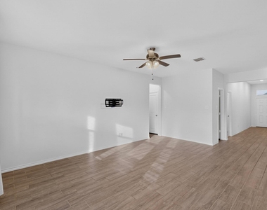 1613 Abbottsford Avenue - Photo Thumbnail 2