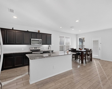 1613 Abbottsford Avenue - Photo Thumbnail 6
