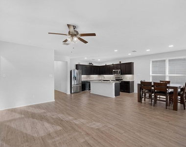 1613 Abbottsford Avenue - Photo Thumbnail 4
