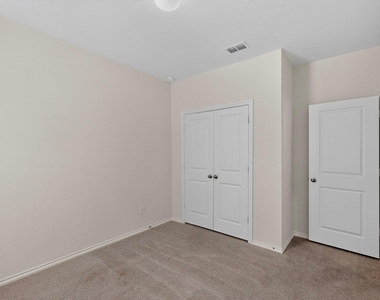1613 Abbottsford Avenue - Photo Thumbnail 18