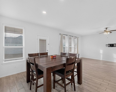 1613 Abbottsford Avenue - Photo Thumbnail 5