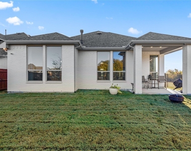 816 Hollett Court - Photo Thumbnail 17