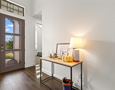 816 Hollett Court - Photo Thumbnail 2