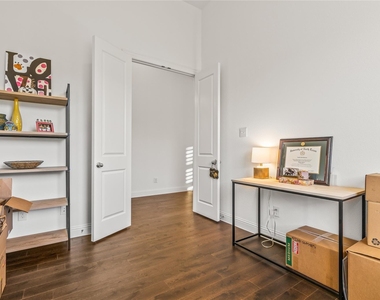 816 Hollett Court - Photo Thumbnail 12